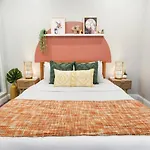 Hostwise Stays - The Washington At Chatham - Free Parking, Private Gym, More!