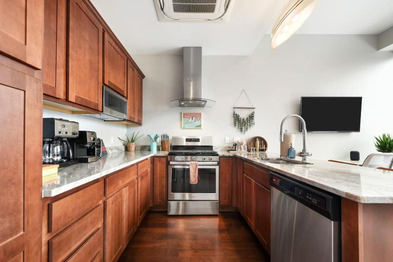Apartment Hostwise - The Washington At Chatham - Free Parking, Private Gym, More!